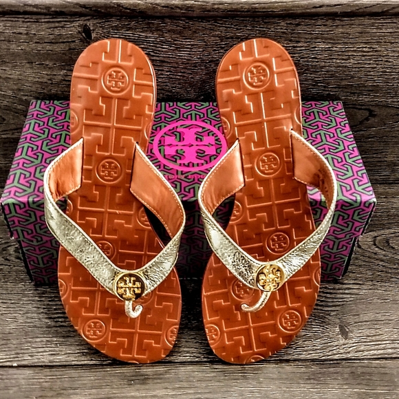 AUTHENTIC TORY BURCH GOLD CLASSIC FLIP FLOPS - Picture 1 of 3